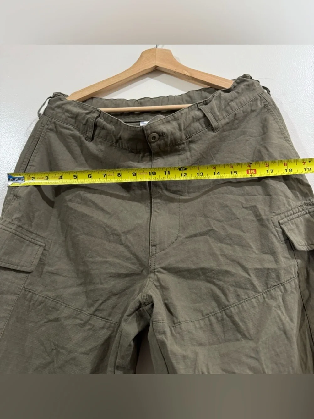 SPELLEDIT. Journey Olive Utility Cargo Pants in Army Green